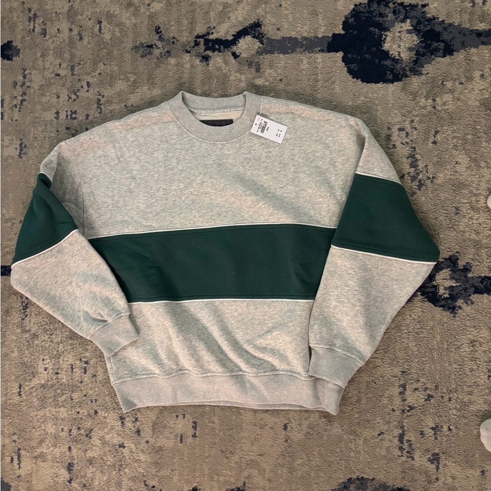 *BRAND NEW WITH TAGS* Abercrombie Men's Essential Crew Sweatshirt
